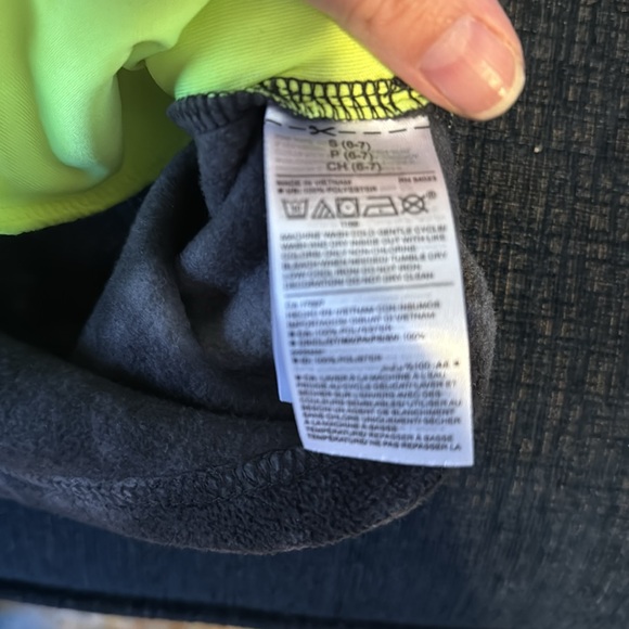 Old navy fleece pullover sweater size small 6/7 boys - Picture 3 of 4